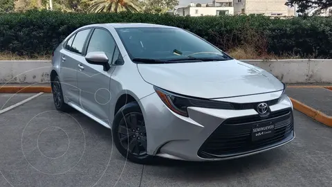 Toyota Corolla Base Aut usado (2024) color plateado precio $369,800