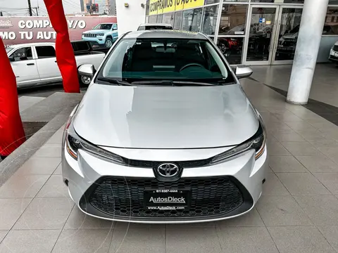 Toyota Corolla Base usado (2022) color plateado precio $329,000