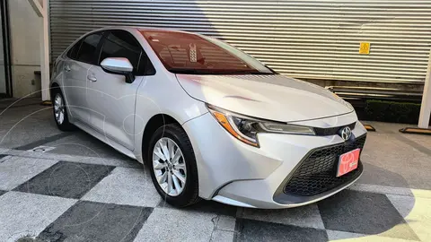 Toyota Corolla LE Aut usado (2021) color plateado precio $345,000