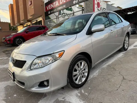 Toyota Corolla XLE 1.8L usado (2010) color Plata precio $149,999