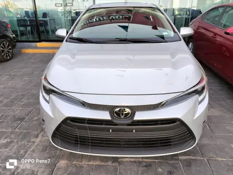 Toyota Corolla XLE Aut usado (2024) color plateado precio $475,000