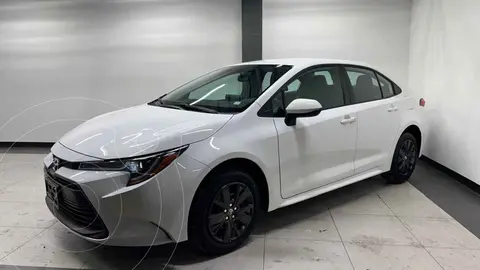 Toyota Corolla Base Aut usado (2025) color Blanco financiado en mensualidades(enganche $88,010 mensualidades desde $8,682)