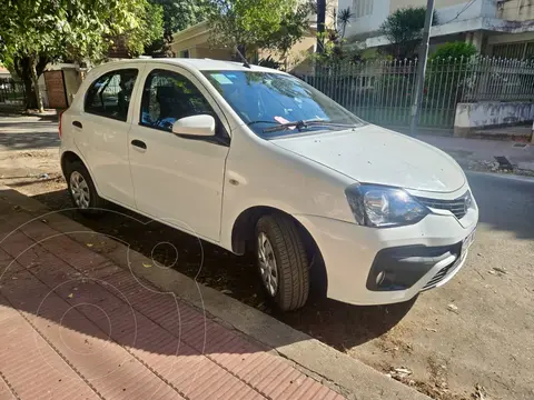 Toyota Etios Aibo 1.5L usado (2023) color Blanco precio $21.500.000