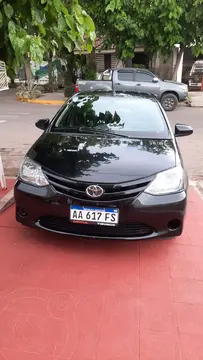 Toyota Etios Hatchback XS 2016/17 usado (2016) color Negro precio $15.500.000
