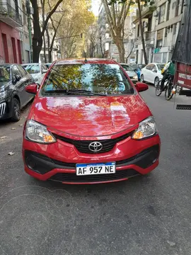 Toyota Etios Hatchback XLS usado (2023) color Rojo precio u$s19.000