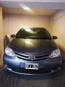 Toyota Etios Hatchback XS usado (2014) color Gris Oscuro precio $2.180.000