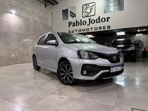 Toyota Etios Hatchback XLS usado (2020) color Gris Plata  precio u$s15.500