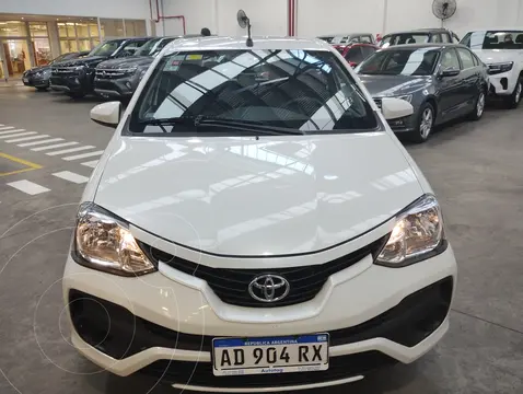 Toyota Etios Hatchback X usado (2019) color Blanco precio $17.500.000