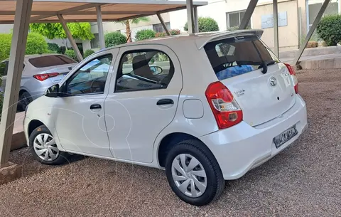 Toyota Etios Hatchback X usado (2020) color Blanco Perla precio $21.000.000