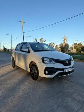 Toyota Etios Hatchback XLS Aut usado (2019) color Blanco precio $21.500.000