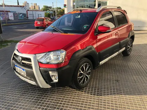 Toyota Etios Hatchback Cross usado (2017) color Rojo precio $4.200.000
