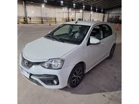 Toyota Etios Hatchback Platinum Aut 2016/17 usado (2018) color Blanco Perla financiado en cuotas(anticipo $6.820.000 cuotas desde $442.550)