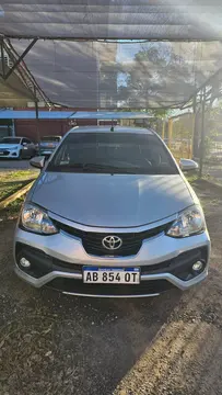 Toyota Etios Hatchback Platinum Aut 2016/17 usado (2017) color Plata precio $18.000.000
