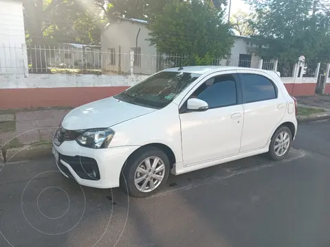 Toyota Etios Hatchback XLS usado (2018) color Blanco precio $18.600.000