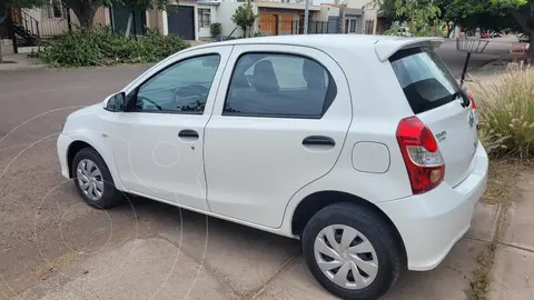 Toyota Etios Hatchback X usado (2018) color Blanco precio $18.500.000