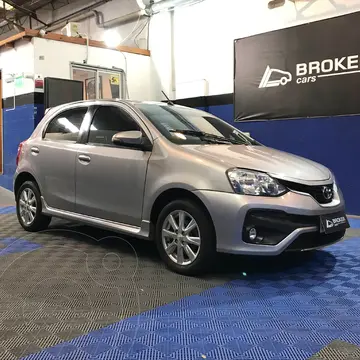 Toyota Etios Hatchback XLS Aut usado (2018) color Plata precio u$s17.000