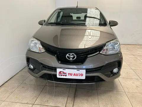 Toyota Etios Hatchback XLS 2016/17 usado (2017) color Gris Oscuro precio $17.800.000