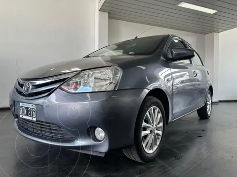 Toyota Etios Hatchback XLS usado (2013) color Gris precio u$s8.500