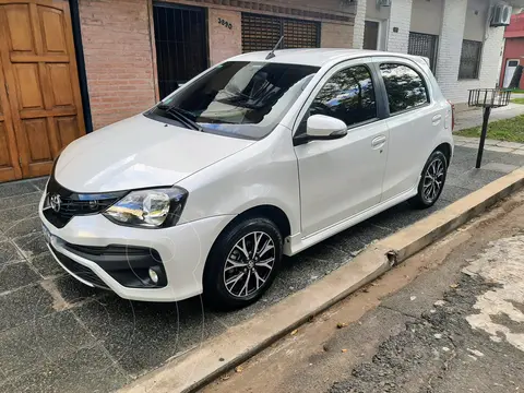 Toyota Etios Hatchback XLS usado (2023) color Blanco Perla precio u$s18.200