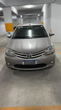 Toyota Etios Hatchback XLS usado (2016) color Gris Plata  precio u$s14.000
