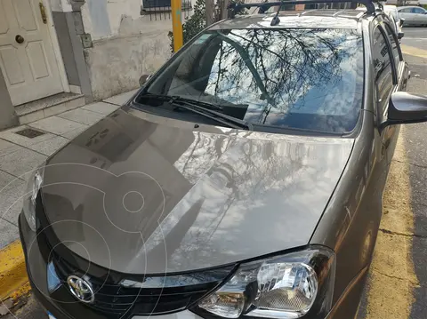 Toyota Etios Hatchback XLS usado (2018) color Gris Oscuro precio $21.000.000