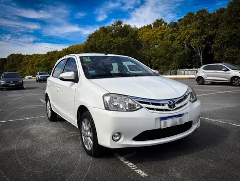 Toyota Etios Hatchback XLS usado (2016) color Blanco Perla precio u$s14.000