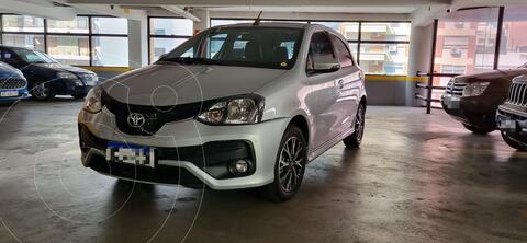 foto Toyota Etios Hatchback Platinum Aut usado (2018) color Plata precio $3.449.000