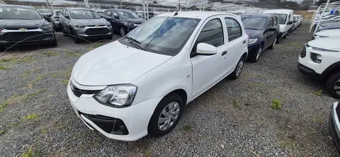 Toyota Etios Hatchback X usado (2023) color Blanco precio $18.900.000