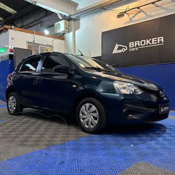 Toyota Etios Hatchback XS 2016/17 usado (2017) color Azul Catalina precio u$s12.500