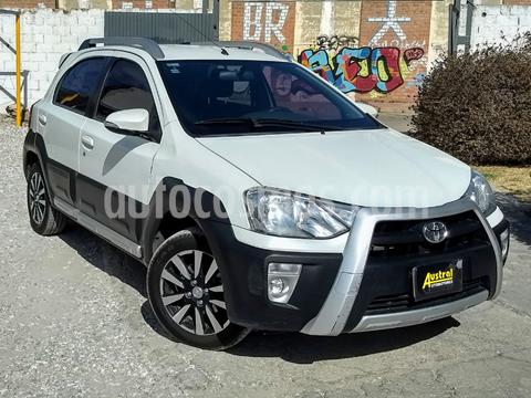 foto Toyota Etios Hatchback Cross usado (2015) color Blanco precio $500.000