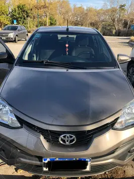 Toyota Etios Hatchback XLS Aut usado (2018) color Bronce precio u$s14.300