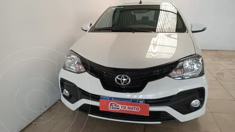 Toyota Etios Hatchback XLS Aut usado (2018) color Blanco precio $8.840.000