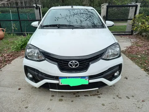 Toyota Etios Hatchback XLS Aut usado (2020) color Blanco precio $17.500.000