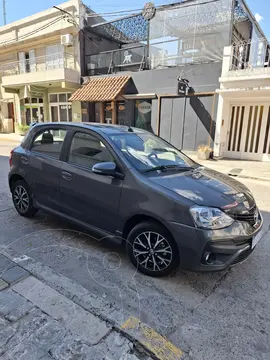 Toyota Etios Hatchback XLS usado (2021) color Gris Oscuro precio $23.000.000