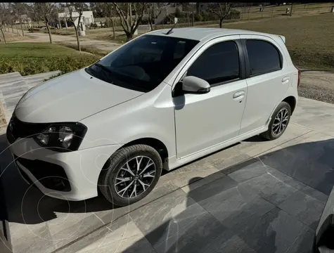 Toyota Etios Hatchback XLS usado (2023) color Blanco precio $24.000.000