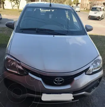 Toyota Etios Hatchback X usado (2020) color Gris Plata  precio u$s14.000