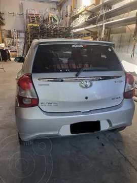 Toyota Etios Hatchback XLS usado (2017) color Gris precio $17.500.000
