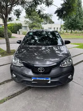 Toyota Etios Hatchback XLS usado (2023) color Gris Oscuro precio $22.300.000