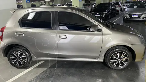 Toyota Etios Hatchback XLS Aut usado (2019) color Gris Oscuro precio $18.500.000