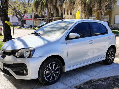 Toyota Etios Hatchback XLS usado (2023) color Blanco precio $24.000.000