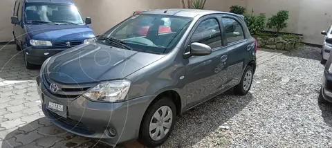 foto Toyota Etios Hatchback XLS usado (2014) color Blanco precio $9.000.000