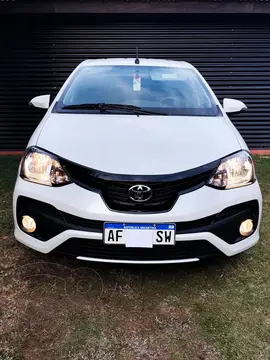 Toyota Etios Hatchback XLS usado (2022) color Blanco precio $23.900.000