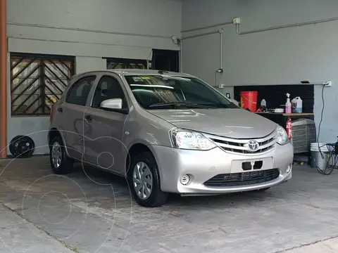 Toyota Etios Hatchback XS usado (2016) color Bronce precio u$s11.000