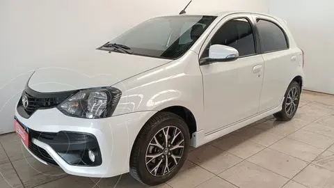 Toyota Etios Hatchback XLS Aut usado (2018) color Blanco financiado en cuotas(anticipo $3.536.000)