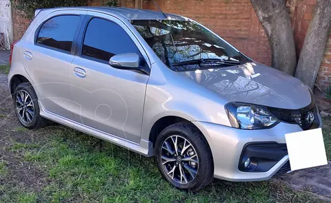 Toyota Etios Hatchback XLS usado (2022) color Gris Plata  precio $26.000.000
