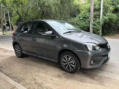 Toyota Etios Hatchback XLS usado (2021) color Gris Oscuro precio $22.300.000