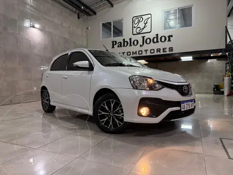 Toyota Etios Hatchback Platinum Aut 2016/17 usado (2017) color Blanco Perla precio u$s17.000
