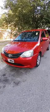 Toyota Etios Hatchback X usado (2014) color Rojo precio $13.000.000