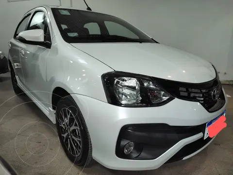 Toyota Etios Hatchback XLS Aut usado (2023) color Blanco precio u$s17.500