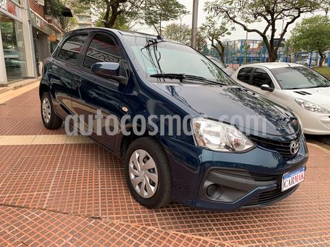 Toyota Etios Hatchback XS 2016/17 usado (2017) color Azul precio $1.049.990